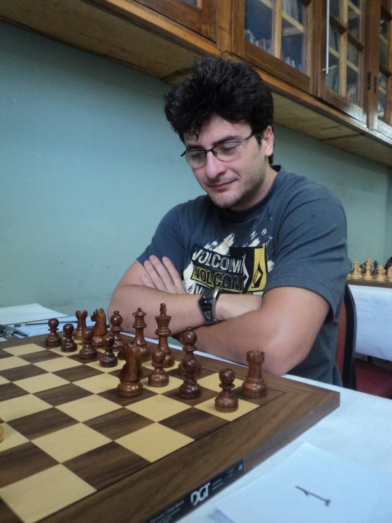 Simultânea de xadrez com Mequinho faz a festa de jogadores - Biblioteca de  São Paulo