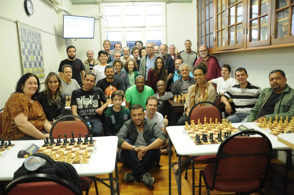 Analise a posição! – Associação Leopoldinense de Xadrez – ALEX