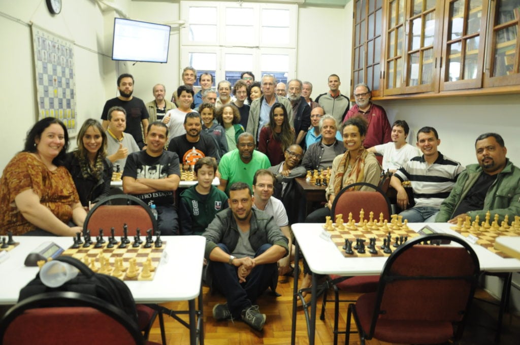 Estudantes comemoram Dia do Enxadrista com circuito de xadrez